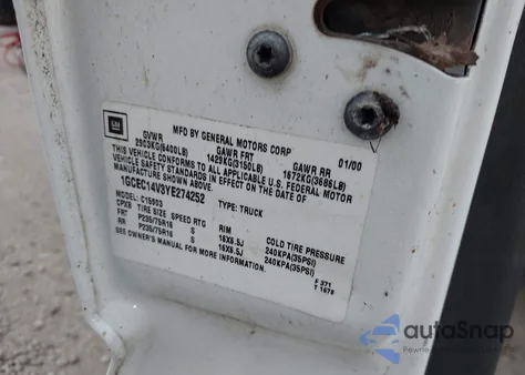 2000 Chevrolet Silverado 1500 из США, поврежденный, VIN 1GCEC14V3YE274252